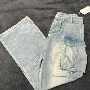 NWT Light wash Jean cargos  🤍